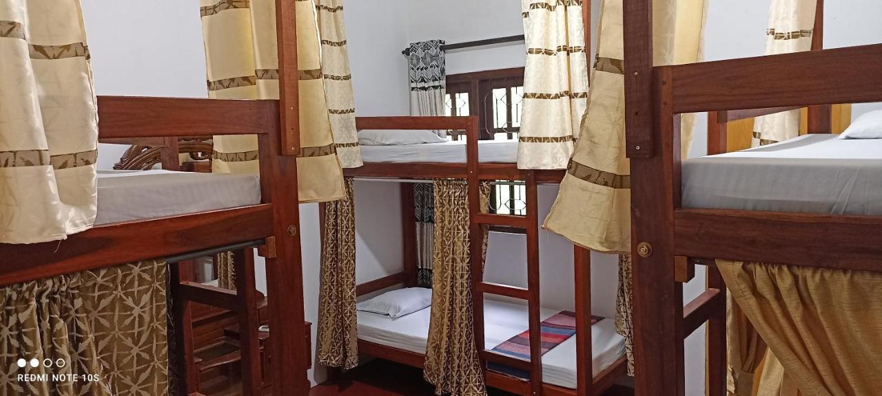 The Traveller'S Hostel & Private Rooms Sigiriya Exteriör bild
