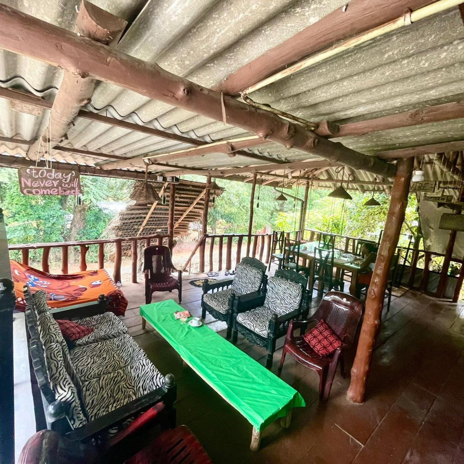 The Traveller'S Hostel & Private Rooms Sigiriya Exteriör bild