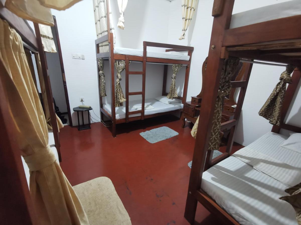 The Traveller'S Hostel & Private Rooms Sigiriya Exteriör bild